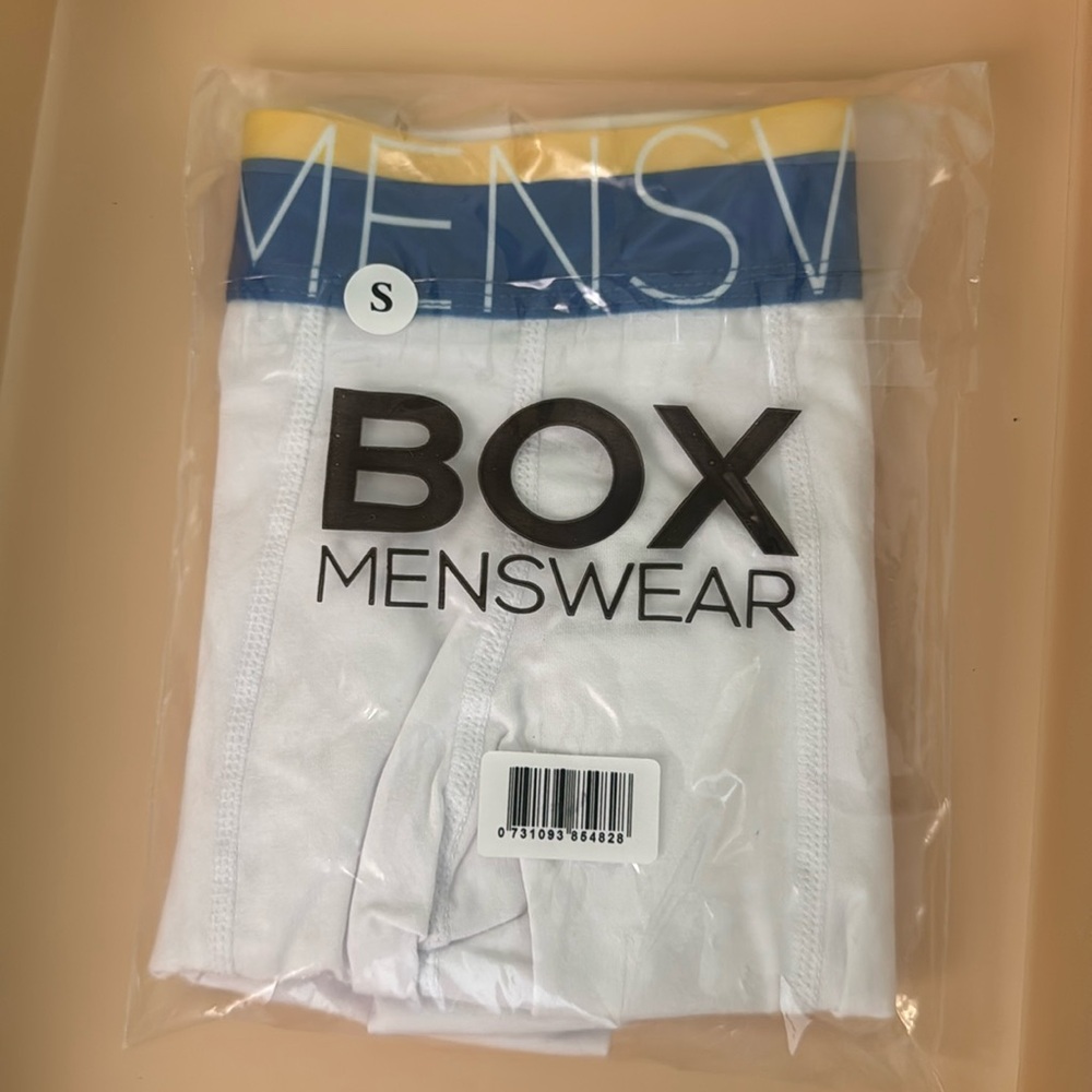 NWT MEN’s BOXMenswear boxer trunks size SMALL (28-30)